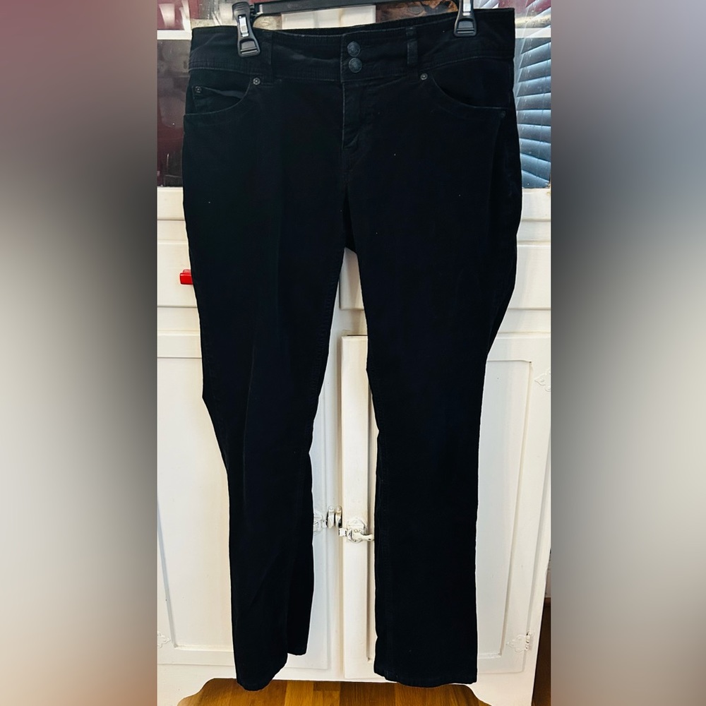 Ana Curvy Fit Black corduroy pants